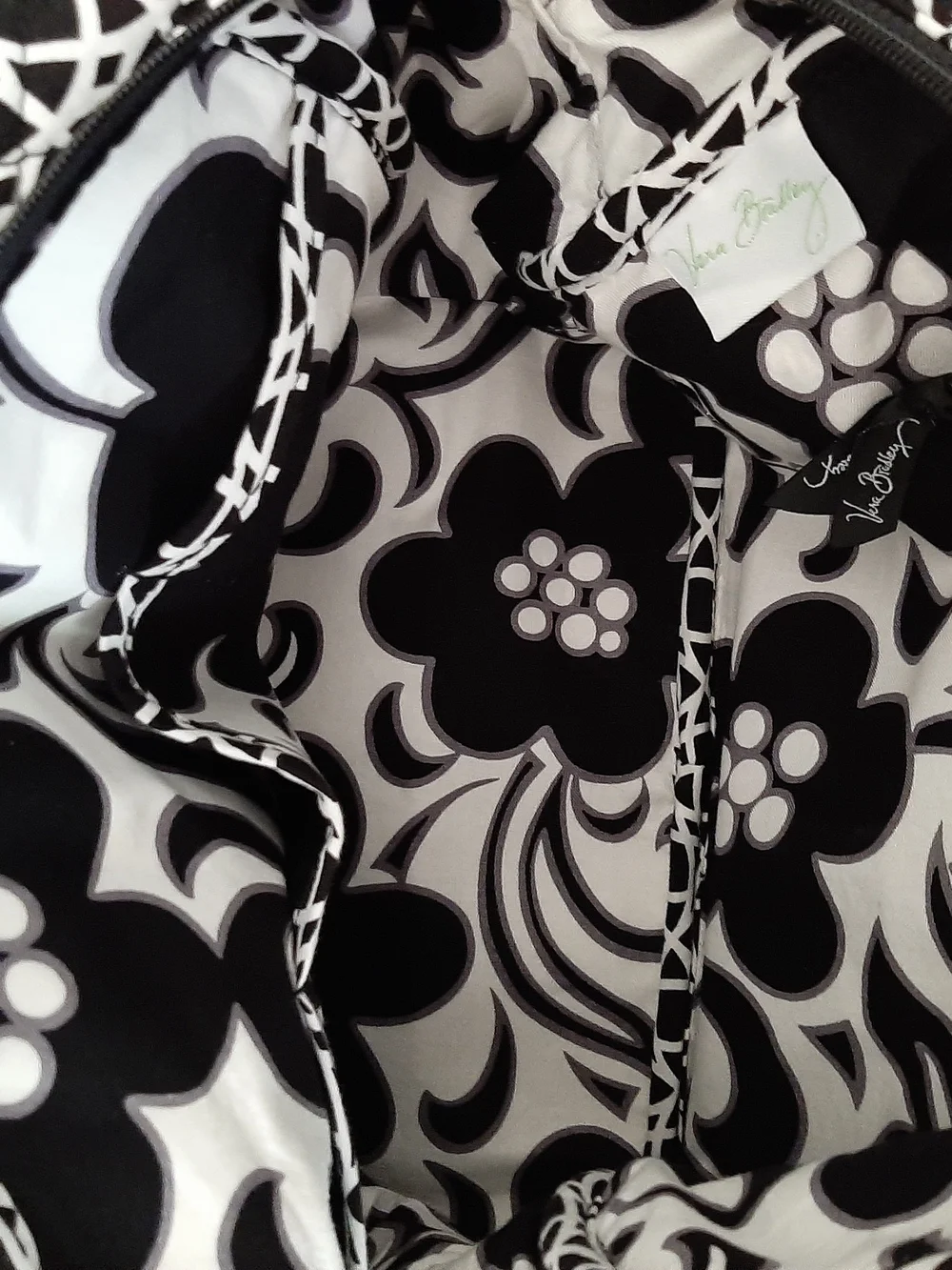 Vera Bradley Black & White Pattern Geo Quilted/Zipper Matching Coin Pouch. NWOT